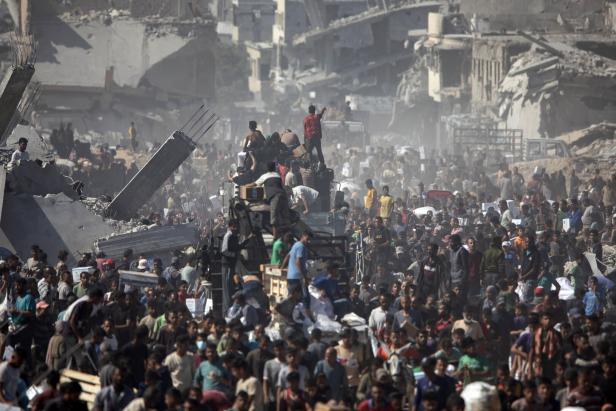 Trucks carrying aid arrive in Khan Yunis
