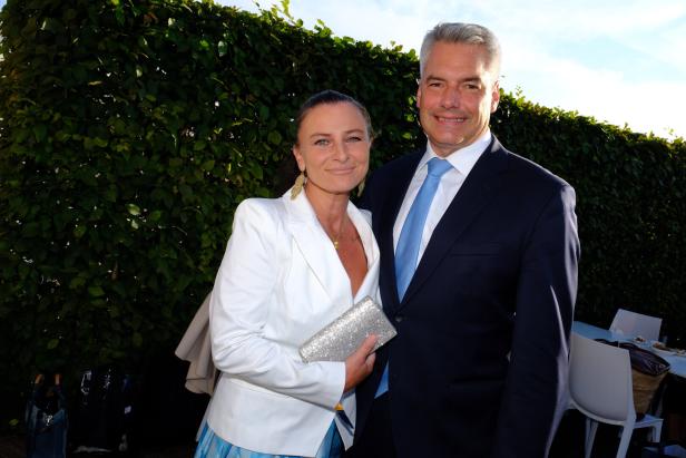 Katharina und Karl Nehammer 46-216633808