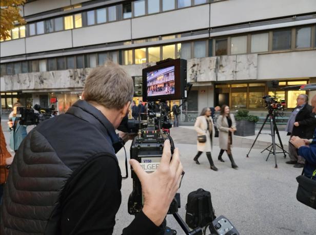 Medienandrang vor dem Innsbrucker Landesgericht vor Benko-Prozess