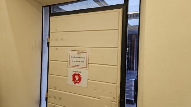 Bnekos Türe Schwurgerichtsaal