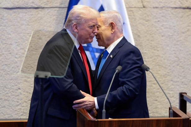 FILE PHOTO: U.S. President Trump addresses the Knesset, in Jerusalem Donald Trump und Benjamin Netanjahu.