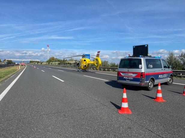 Der ÖAMTC-Hubschrauber landete auf der Autobahn