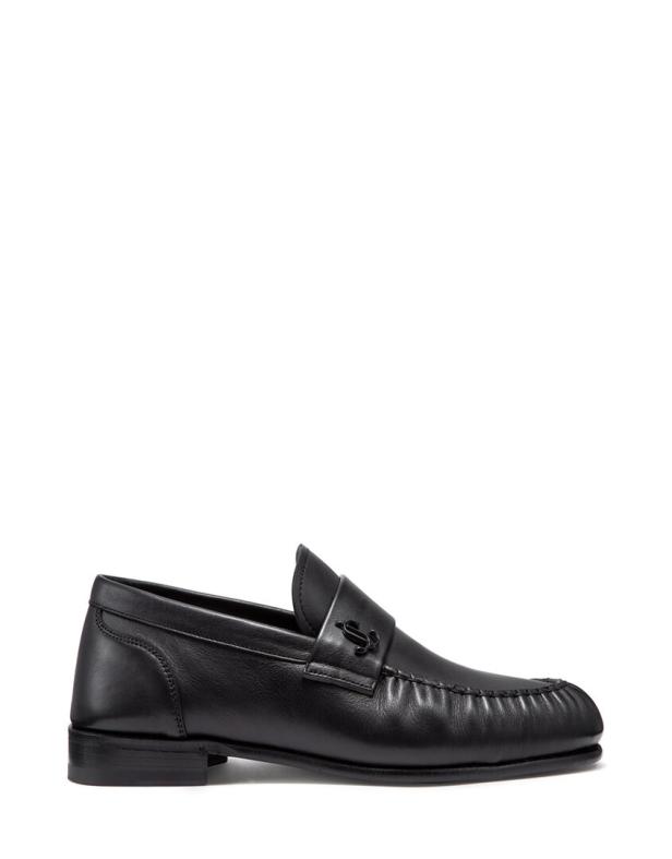Ein schwarzer Leder Loafer von Jimmy Choo