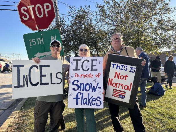 Protesters against ICE agents in Chicago