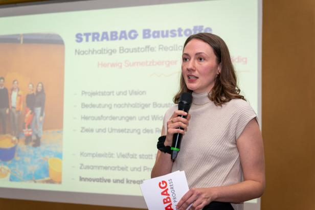 Vortrag Fassfabrik Wien Winona Reddig mit Mikrofon