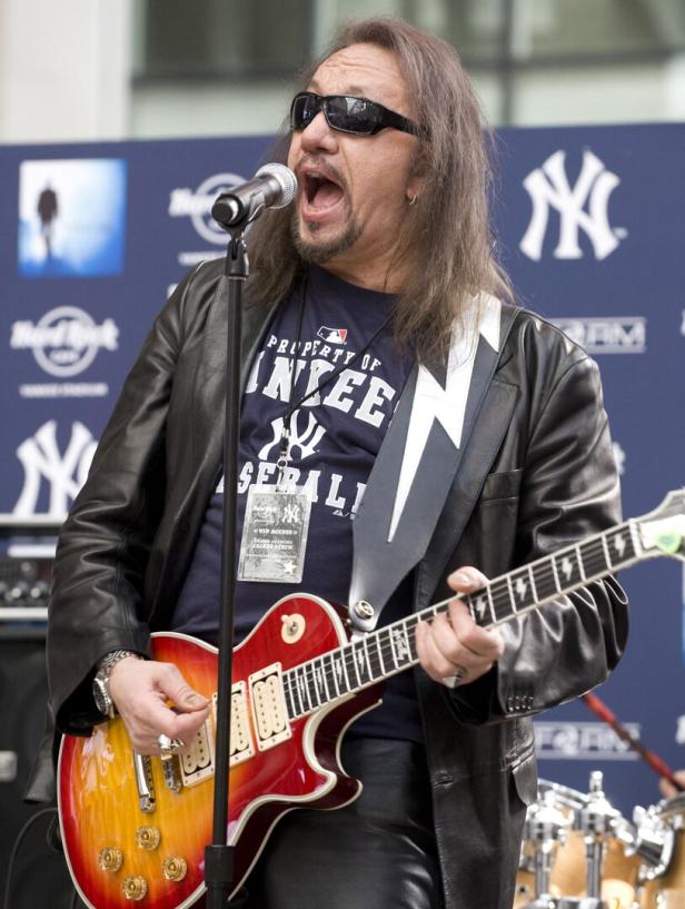 FILES-US-ENTERTAINMENT-MUSIC-KISS-FREHLEY-OBIT FILES-US-ENTERTAINMENT-MUSIC-KISS-FREHLEY-OBIT