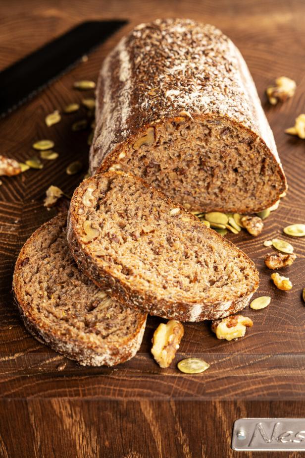 Leinsaat-Nuss-Brot