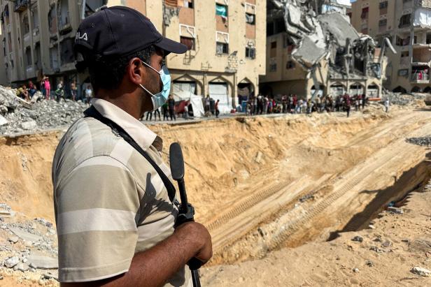 Ein Hamas-Kämpfer in Khan Yunis am 17. Oktober 2025.