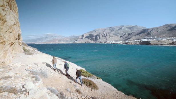 Strand- und Berglandschaft