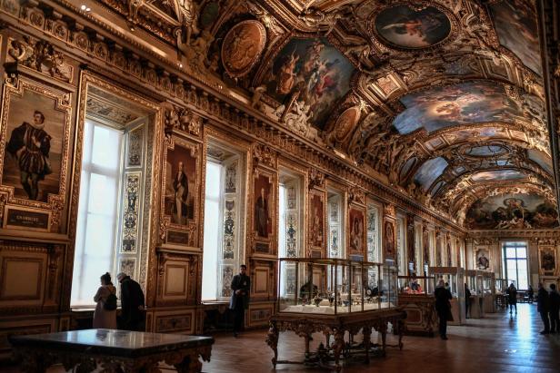 TOPSHOT-FILES-FRANCE-MUSEUM-ROBBERY Der Louvre von innen.