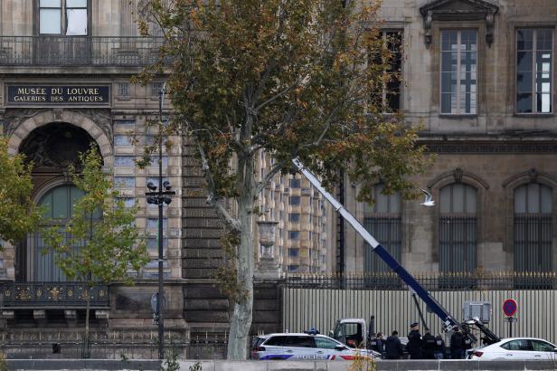 Jewellery stolen from Louvre museum, according to French Interior Ministry, in Paris Jewellery stolen from Louvre museum, according to French Interior Ministry, in Paris