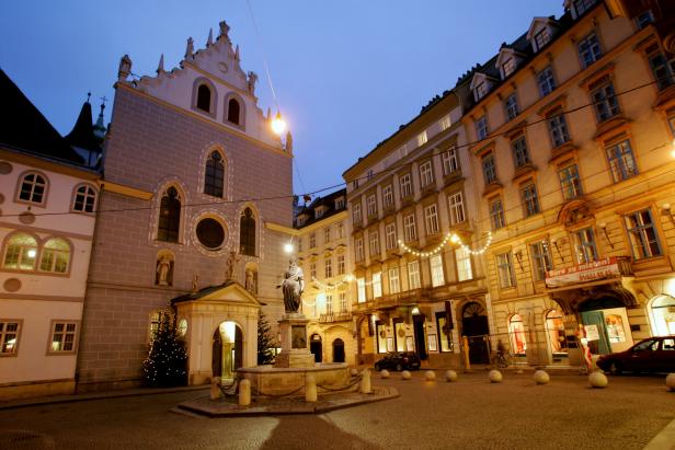 Der Franziskanerplatz bei Nacht. 46-28073476