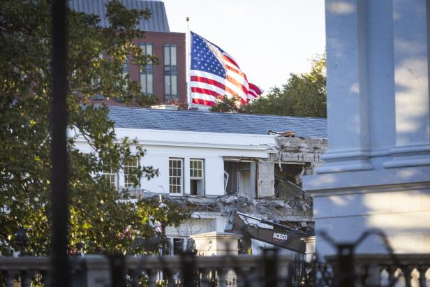 Demolition of East Wing of White House for ballroom construction