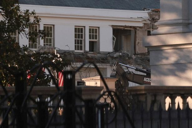 Ongoing construction on the East Wing of the White House, where U.S. President Donald Trumps proposed ballroom is being built, in Washington, D.C.