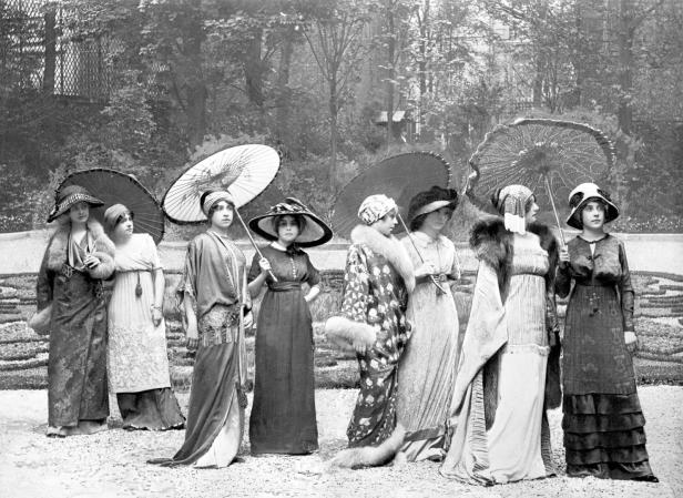 MODE : Leçon d'élégance dans un parc
