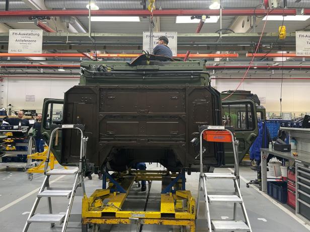 Besuch im Rheinmetall-Werk in Wien.