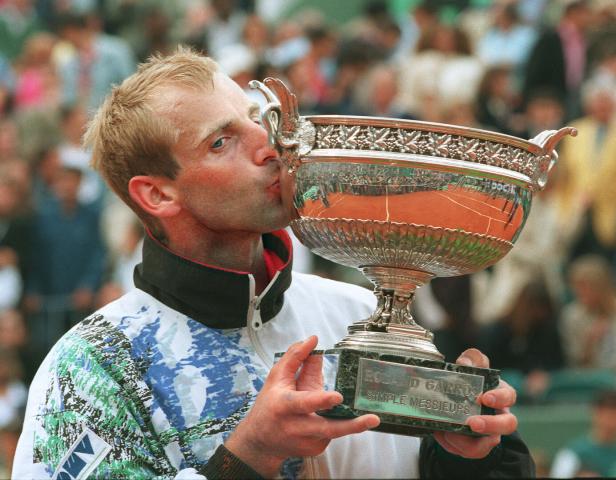 ZAZA 11 06 95 n36 Thomas Muster bei seinem Sieg in Paris
