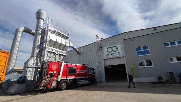 In dieser Mehrzweckhalle steht Österreichs erste Gips-Recycling-Anlage. In dieser Mehrzweckhalle steht Österreichs erste Gips-Recycling-Anlage.