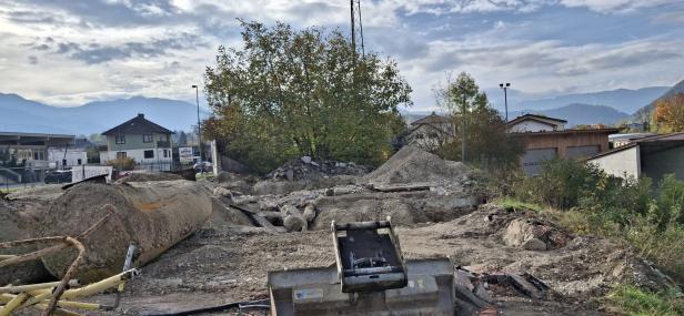 Abriss der alten Hochhauser-Tankstelle in Gloggnitz