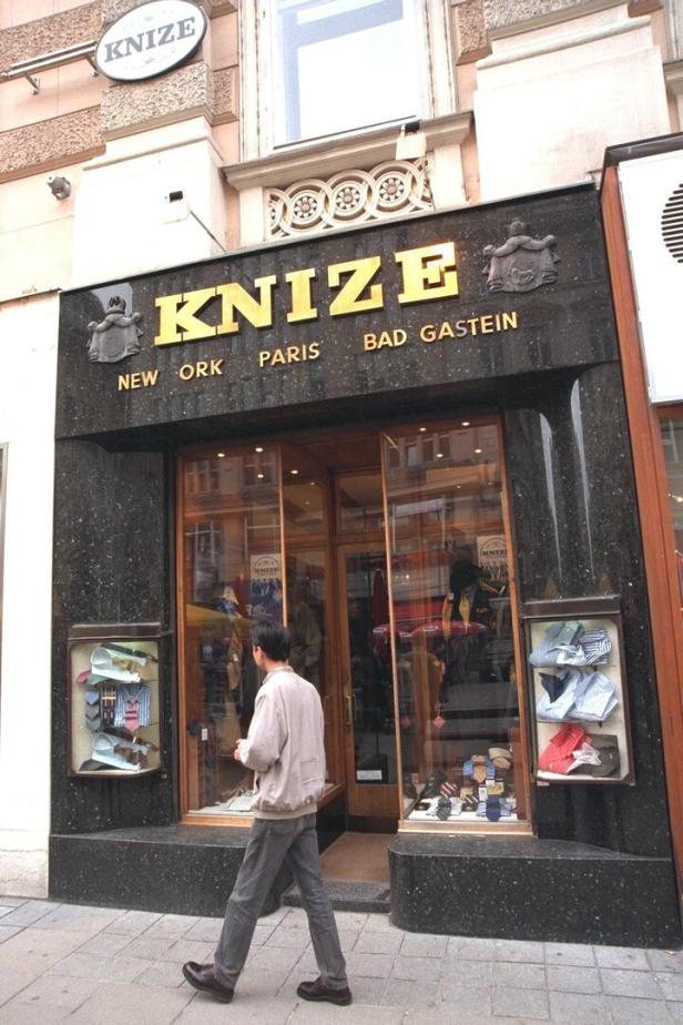 Granit-Portal: Shop-Branding von Loos anno 1911. 46-3575268