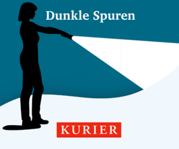 Podcast Dunkle Spuren Banner mobil Podcast Dunkle Spuren vom Kurier: Schatten einer Frau leuchtet mit Taschenlampe auf blauem Hintergrund.