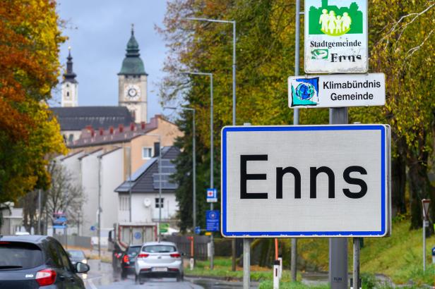 OBERÖSTERREICH: VERDACHT AUF BLUTTAT AN FRAU UND KIND IN ENNS OBERÖSTERREICH: VERDACHT AUF BLUTTAT AN FRAU UND KIND IN ENNS