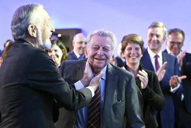 JOURNALISTEN DES JAHRES: NUSSBAUMER PORTISCH JOURNALISTEN DES JAHRES: NUSSBAUMER PORTISCH