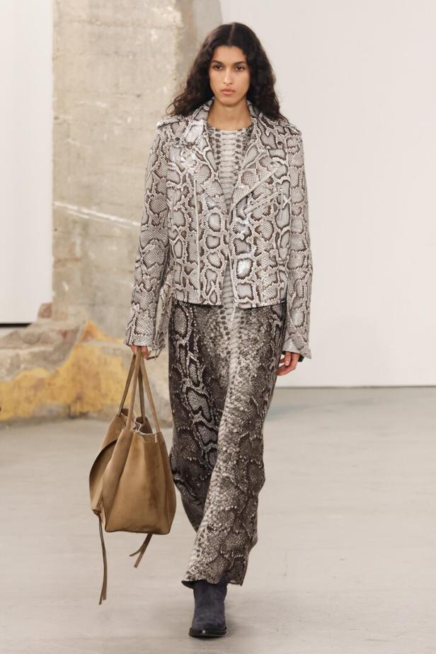 Gabriela Hearst - Runway - Paris Women's Fashion Week Fall/Winter 2025-2026