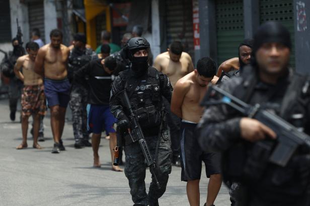 Police operation against gangs leaves dozens dead in Rio de Janeiro Police operation against gangs leaves dozens dead in Rio de Janeiro