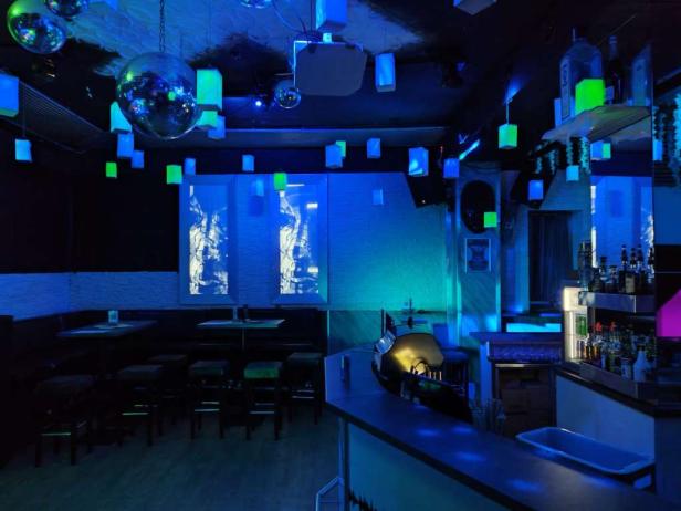 Die Aufnahmen zeigt die schummrigen Innenräume des St. Pöltner Nachtlokals.