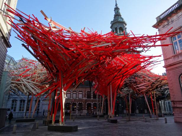 Kunstwerk zusammengebrochen - Schock für Kulturhauptstadt Mons