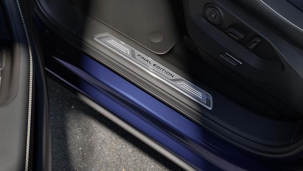 Innenausstattung des neuen (und letzten) Touareg: Auch in der Fenstereinfassung der hinteren Türen ist "Final Edition" eingelasert