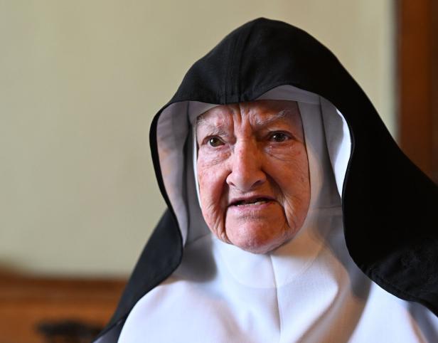 FOTOTERMIN MIT DEN NONNEN VON GOLDENSTEIN