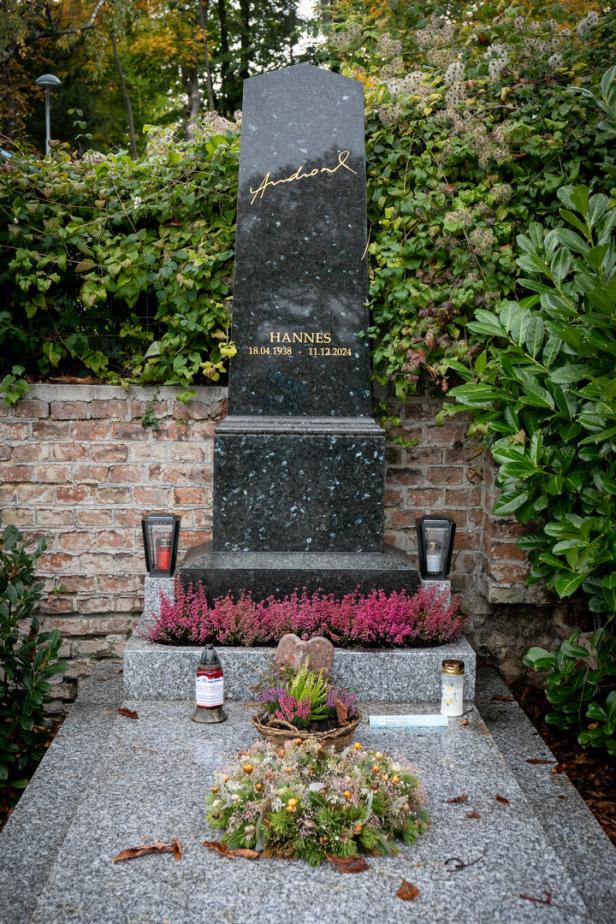 Der schwarze Grabstein von Hannes Androsch.