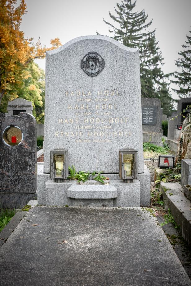 Inschrift kaum leserlich: Hans Holt, der eigentlich Hödl hieß.