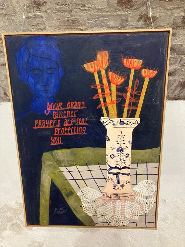 Ein gemaltes Bild mit Blumen