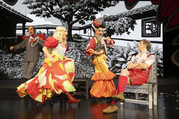 Inszenierung begeisterte. 46-219078511