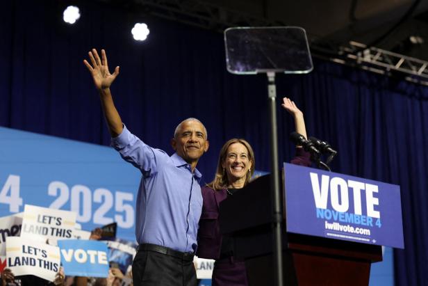 Campaign rally for Democratic candidate for New Jersey governor Mikie Sherrill, in Newark Obama: "Für Trump und seine Familie ist es auf jeden Fall besser geworden"