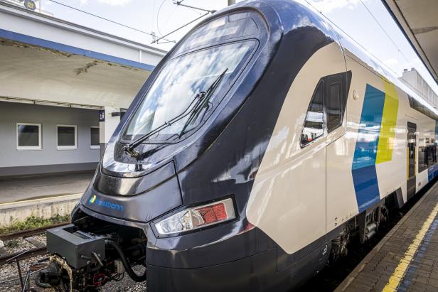 Hans Peter Haselsteiner, Dr., stellt die neuen Zuege der Westbahn vor. Westbahnhof, 1150 Wien
