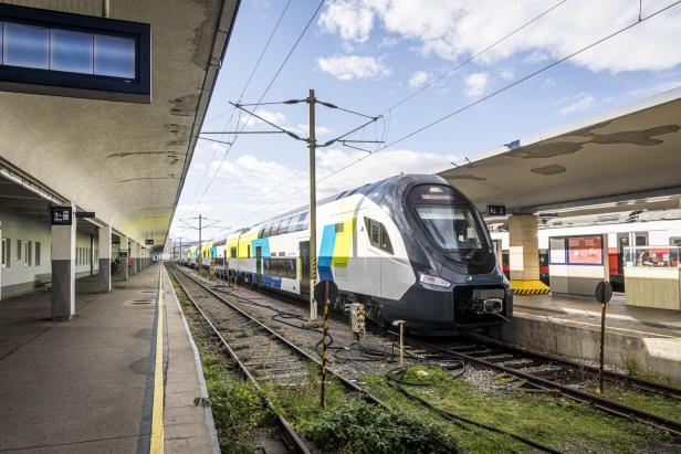 Hans Peter Haselsteiner, Dr., stellt die neuen Zuege der Westbahn vor. Westbahnhof, 1150 Wien