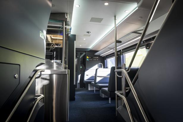 Hans Peter Haselsteiner, Dr., stellt die neuen Zuege der Westbahn vor. Westbahnhof, 1150 Wien