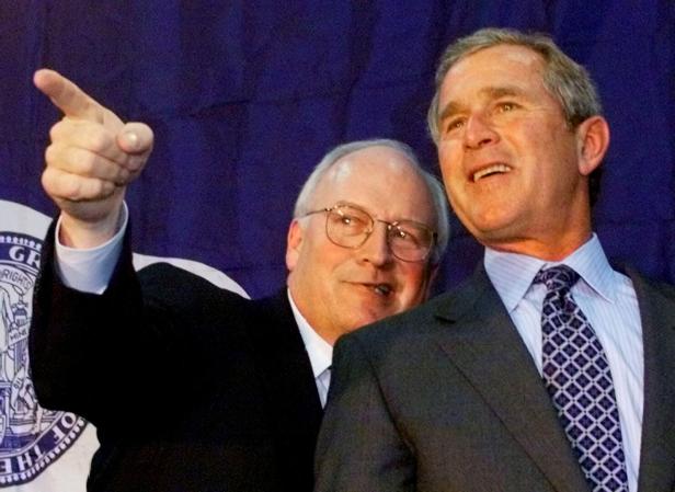 FILE PHOTO: Republican vice presidential candidate Dick Cheney (L) points out something to Texas Governor and Re..
