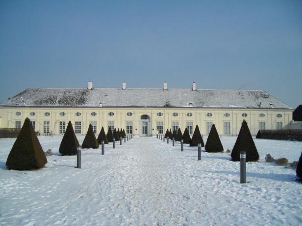 Augarten Schloss im Winter mit Schnee
