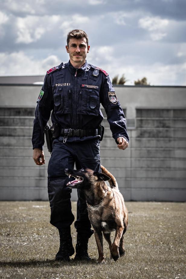 Polizei-Diensthundeführer Christian S. mit Diensthund „Loki“ 