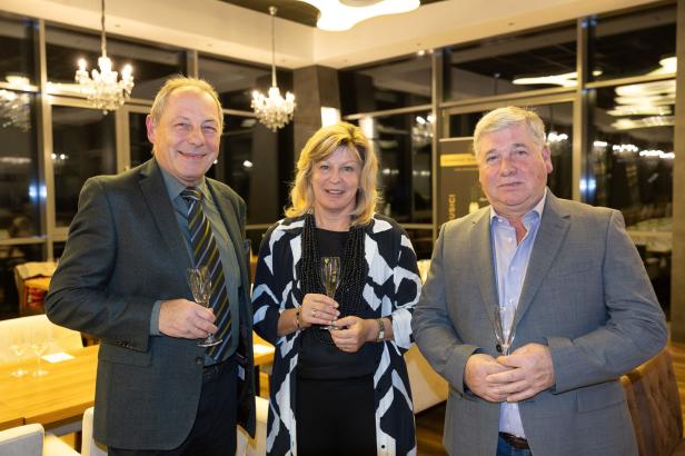 Weintaufe mit Herz: Österreichs größtes Weingut feiert für den guten Zweck