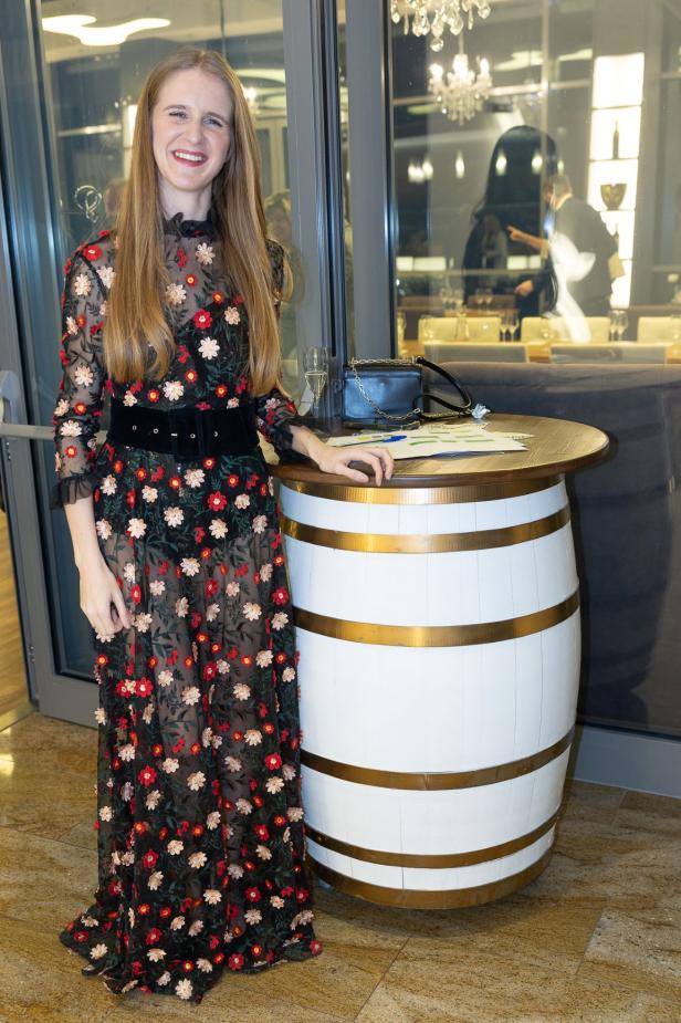 Weintaufe mit Herz: Österreichs größtes Weingut feiert für den guten Zweck