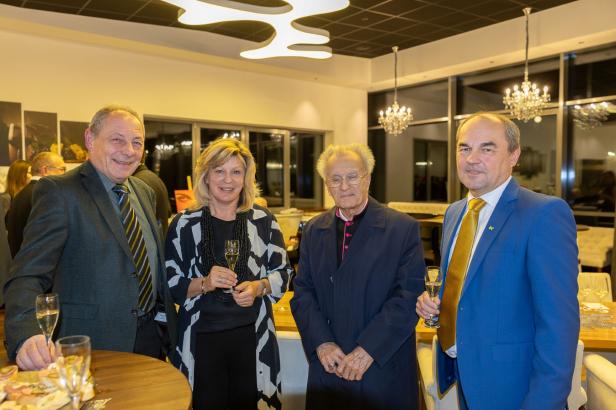 Weintaufe mit Herz: Österreichs größtes Weingut feiert für den guten Zweck