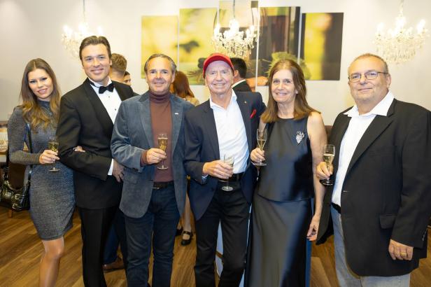 Weintaufe mit Herz: Österreichs größtes Weingut feiert für den guten Zweck