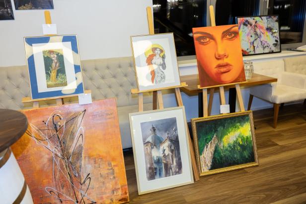 Weintaufe mit Herz: Österreichs größtes Weingut feiert für den guten Zweck