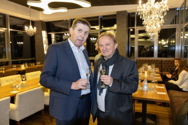 Weintaufe mit Herz: Österreichs größtes Weingut feiert für den guten Zweck